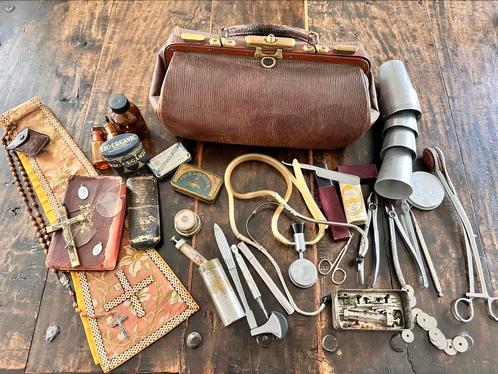 Trousse de médecin missionnaire Congo avec instruments, Antiquités & Art, Art | Art non-occidental, Enlèvement ou Envoi