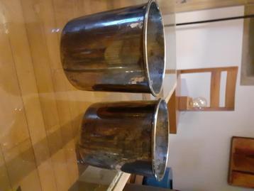 Paire de cache-pot en métal argenté beschikbaar voor biedingen