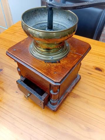 Moulin à café d'époque.. beschikbaar voor biedingen