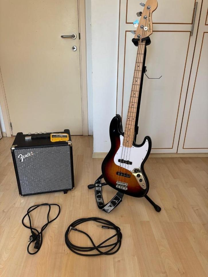 Complete bass set (Fender + Squier), Muziek en Instrumenten, Snaarinstrumenten | Gitaren | Bas, Zo goed als nieuw, Elektrisch