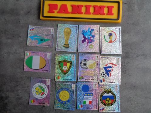 PANINI VOETBAL STICKERS WORLD CUP 2002 emblemen 12x badges , Hobby en Vrije tijd, Stickers en Plaatjes, Ophalen of Verzenden