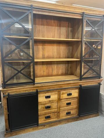 Massieve vitrine NIEUW! beschikbaar voor biedingen