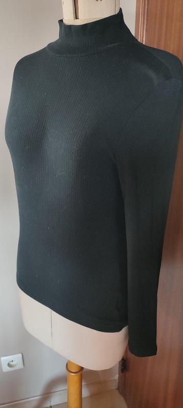 Dunne „zwarte” trui beschikbaar voor biedingen