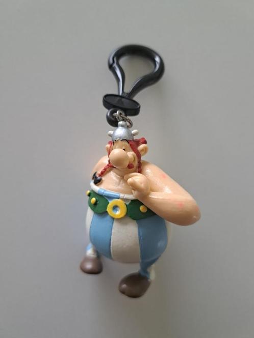 Joli porte-clés Plastoy - Obélix avec bouquet de fleurs, Collections, Personnages de BD, Comme neuf, Statue ou Figurine, Astérix et Obélix