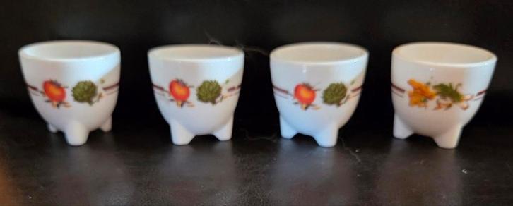 Vintage eierdopjes Arcopal France (4 stuks), Huis en Inrichting, Keuken | Servies, Ophalen of Verzenden