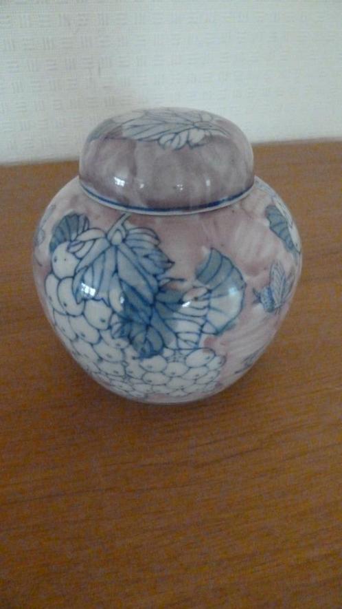 Vintage snoepdoos van gestempeld porselein, Antiek en Kunst, Antiek | Porselein, Ophalen of Verzenden