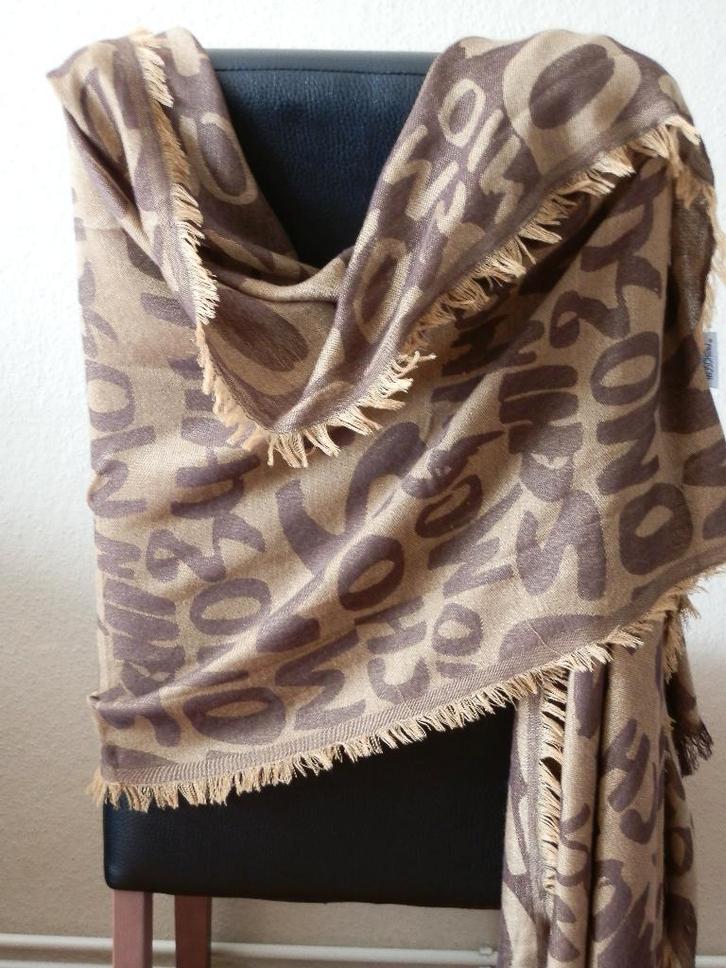 Moschino sjaal., Kleding | Dames, Mutsen, Sjaals en Handschoenen, Zo goed als nieuw, Sjaal, Ophalen of Verzenden