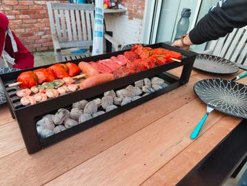Tafel met ingewerkte barbecue  beschikbaar voor biedingen