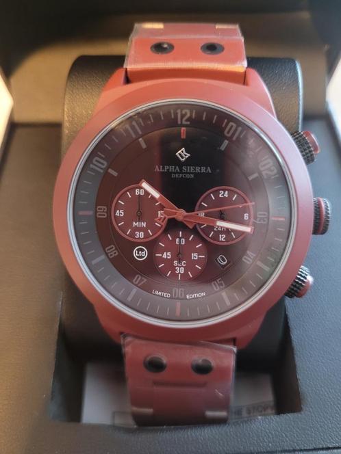 Alpha Sierra Defcon SEIKO Nieuw t.w.v € 395 100% ORIGINEEL, Handtassen en Accessoires, Sporthorloges, Nieuw, Rood, Ophalen of Verzenden