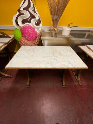 Table tea-room en bois marbré (23 pièces) largeur 60 cm