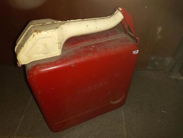 Oude jerrycan beschikbaar voor biedingen