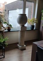 Decoratieve zuil en vaas in wit marmer, Huis en Inrichting, Ophalen