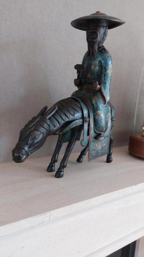 Chinees bronzen beeld met cloisonné – Wijze man op, Verzamelen, Beelden en Beeldjes, Zo goed als nieuw, Mens, Ophalen