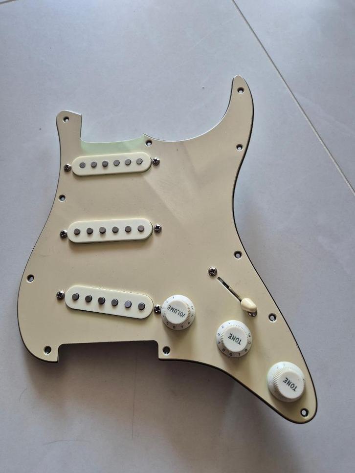 Kinmann Hank Marvin set met K7 harness., Muziek en Instrumenten, Snaarinstrumenten | Gitaren | Elektrisch, Zo goed als nieuw, Ophalen of Verzenden