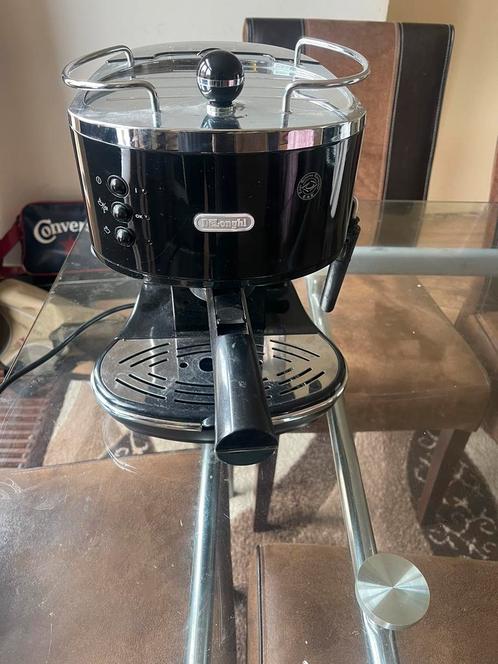 Delonghi koffiemachine, Elektronische apparatuur, Koffiezetapparaten, Gebruikt, Gemalen koffie, Koffiemachine, 10 kopjes of meer