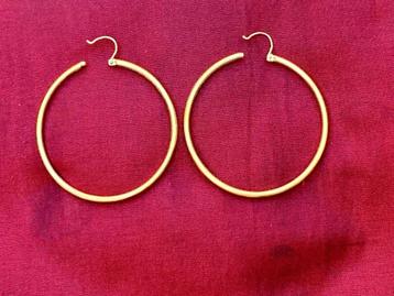 Oorbellen: 1 paar ring en 2 paar boortjes beschikbaar voor biedingen