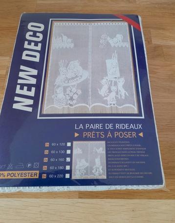 Paar gordijnen „klaar om te installeren”. Patronen van katte beschikbaar voor biedingen