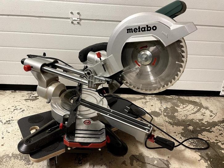 Metabo KGS 254 M, Doe-het-zelf en Bouw, Gereedschap | Zaagmachines, Zo goed als nieuw, Afkortzaag, 1200 watt of meer, Ophalen
