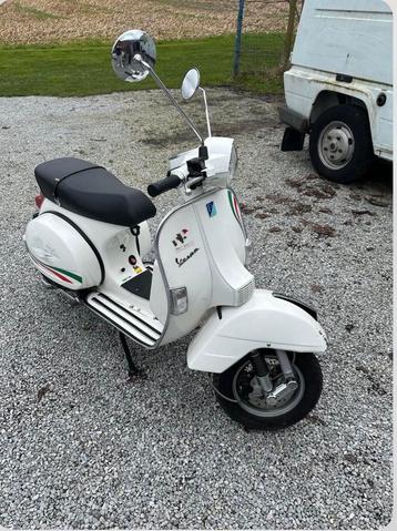 Vespa px125  disponible aux enchères