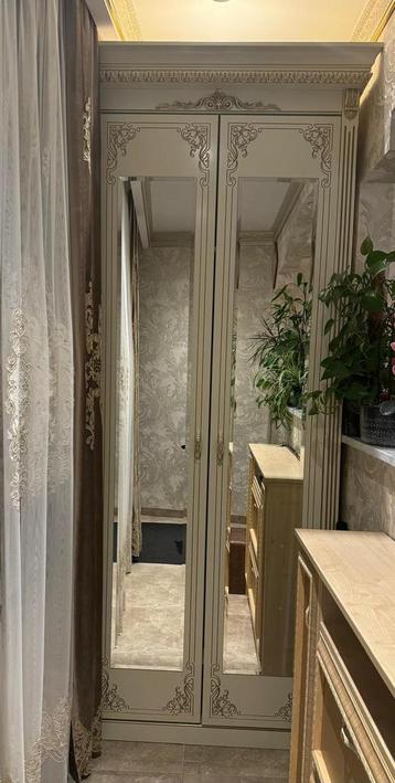 Luxe klerenkast corridor beschikbaar voor biedingen
