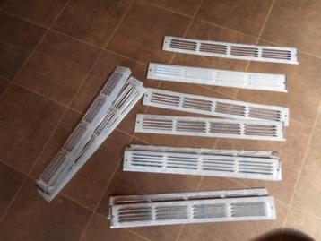 Metalen luchtroosters - verluchting / 16 stuks beschikbaar voor biedingen