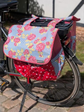 Dubbele fietstas Basil Rosa Rozenbont beschikbaar voor biedingen