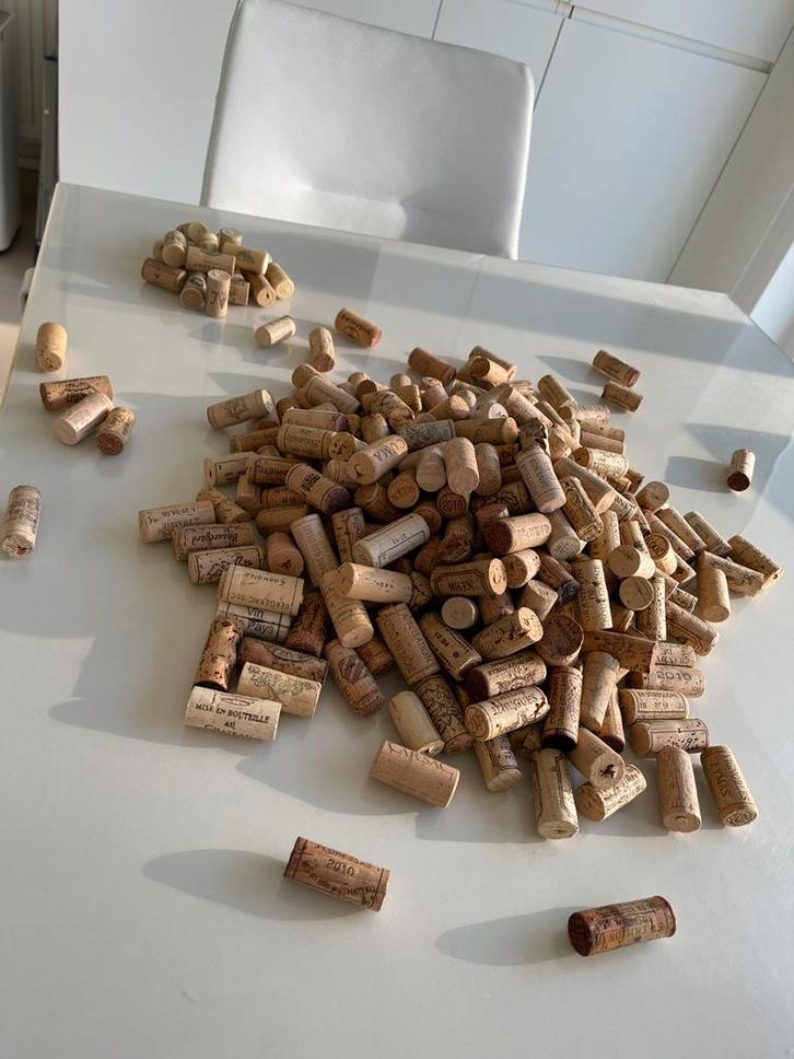 Een lot  van 260 vintage  wijnkurken, Verzamelen, Wijnen, Zo goed als nieuw, Ophalen of Verzenden