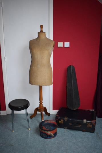 Lot rommelmarkt antiek vintage 1930 1950 beschikbaar voor biedingen