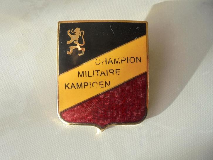 breloque(pucelle) de sport , champion militaire, Collections, Objets militaires | Général, Armée de terre, Enlèvement ou Envoi