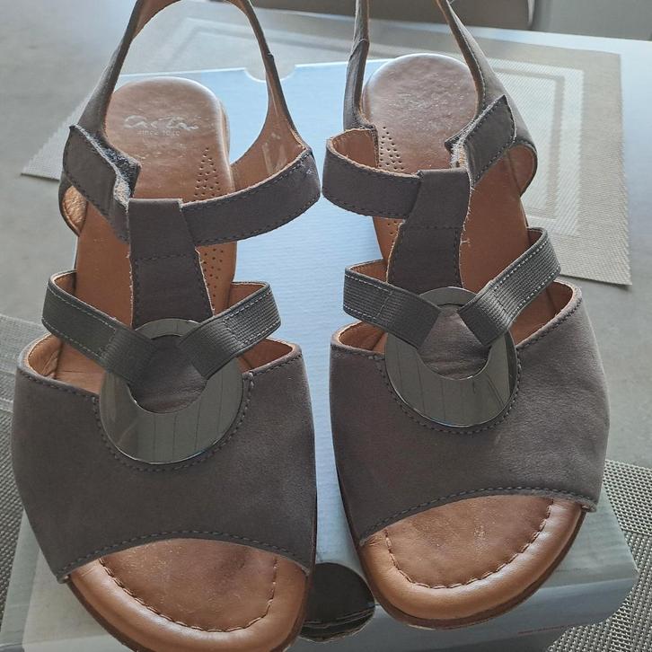 sandales Ara, comme neuves, taille 38.5 H, Vêtements | Femmes, Chaussures, Comme neuf, Sandales et Mûles, Gris, Enlèvement ou Envoi