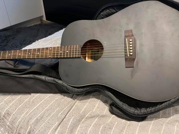 Klassieke akoestische gitaar met draagtas, nieuw beschikbaar voor biedingen