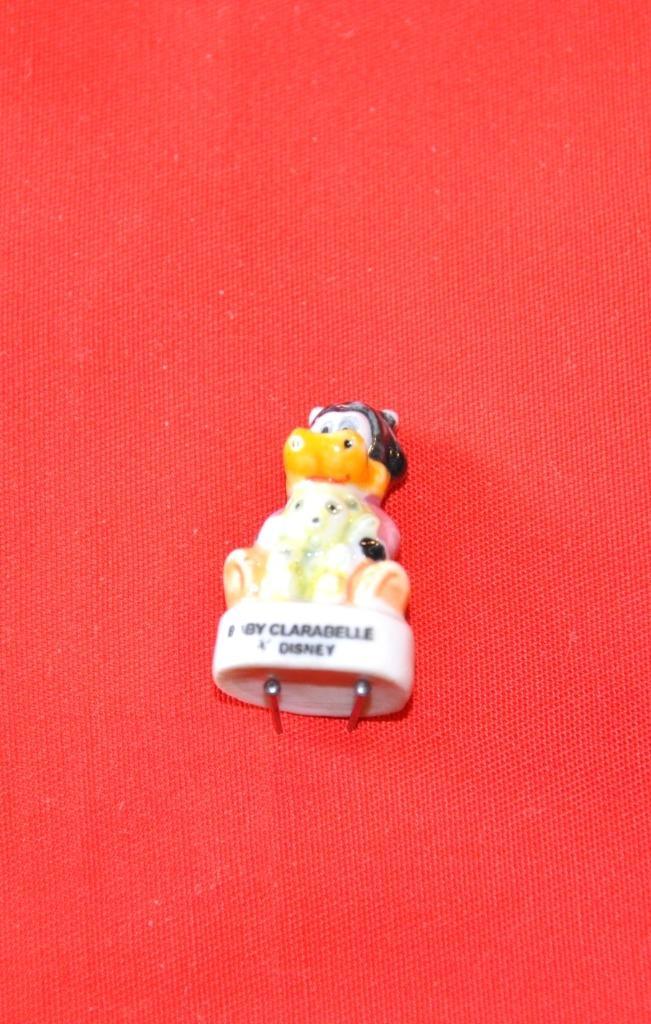 feve en porcelaine disney baby clarabelle, Verzamelen, Beelden en Beeldjes, Zo goed als nieuw, Overige typen, Ophalen of Verzenden