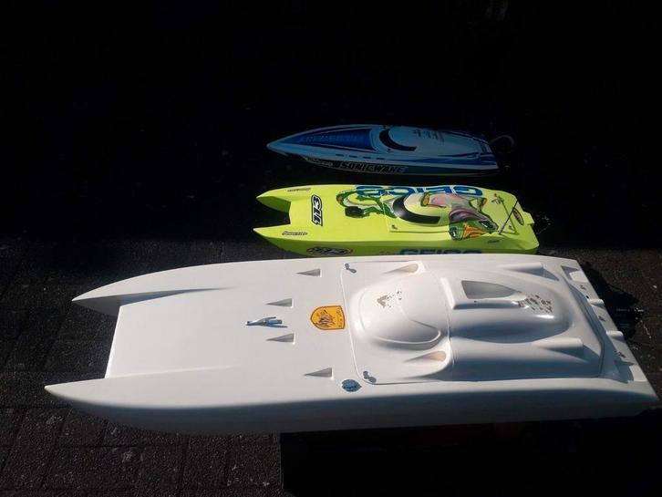 RC Catamaran - Powerboat 1,3 meter, Hobby & Loisirs créatifs, Modélisme | Radiocommandé & Téléguidé | Autre, Neuf, Enlèvement