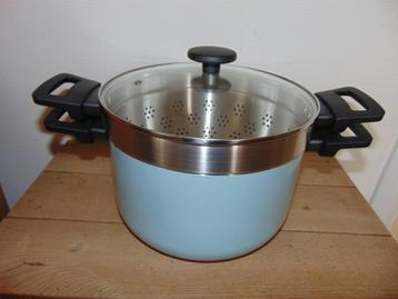 Kookpot met vergiet 5 liter in nieuwstaat beschikbaar voor biedingen