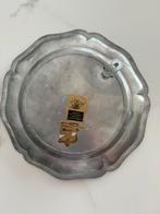 Assiettes en étain, Enlèvement