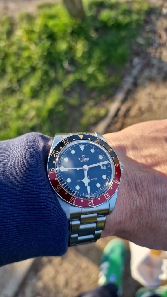 Tudor Black Bay GMT cola, Breitling