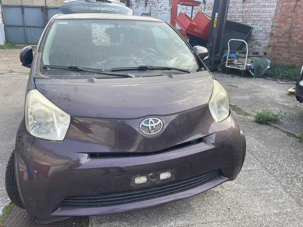 Toyota İQ met airco auto in Brussels  berchem train station, IQ, 4 zetels, 50 kW, Zwart