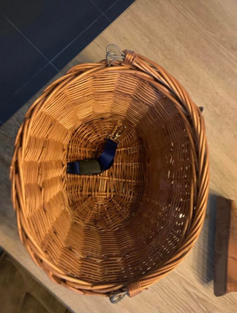 Fietsmanje puppy of kleis hondje, Ophalen, Zo goed als nieuw