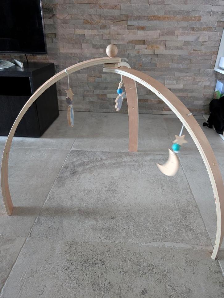 Trépied d'activité pour bébé en bois pour baby gym, Enfants & Bébés, Jouets | Vêtements de jeu, Comme neuf, Enlèvement