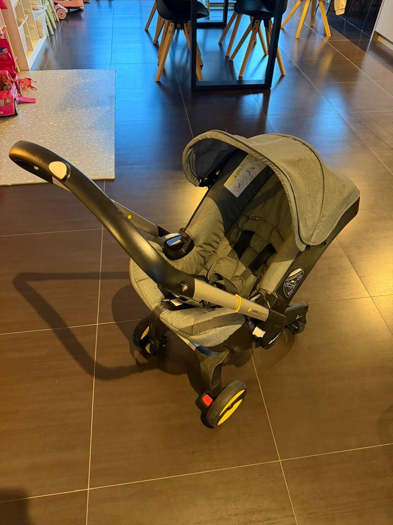 Doona + isofix en accessoires, Ophalen, Zo goed als nieuw, Regenhoes