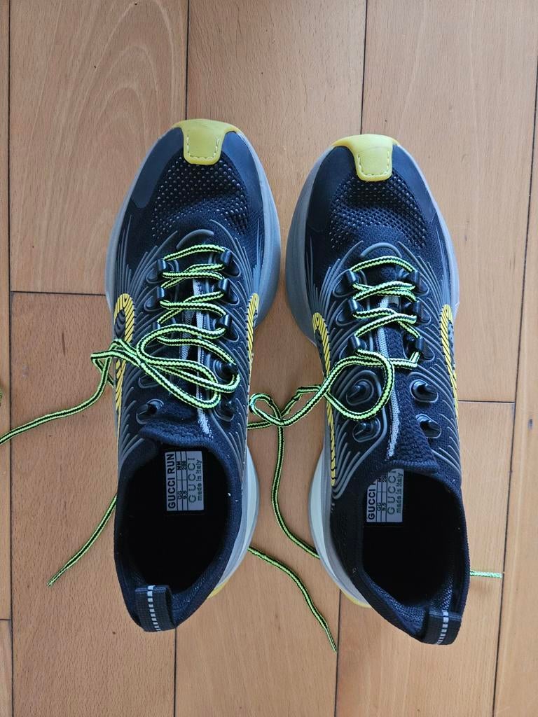 Sneakers de sport noir/jaune taille 9.5(+/-44), Sports & Fitness, Course, Jogging & Athlétisme, Enlèvement ou Envoi, Comme neuf