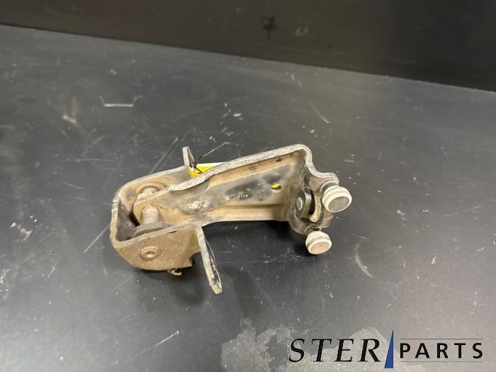 Roulette porte coulissante droite d'un Mercedes Vito (744), Autos : Pièces & Accessoires, Carrosserie & Tôlerie, Mercedes-Benz