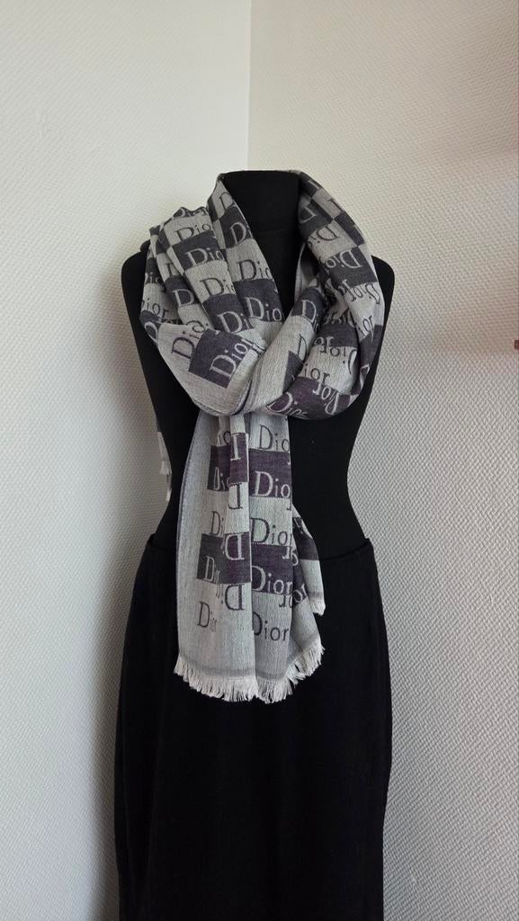 Christian Dior silk cashmere sjaal 75x160 met doos, Vêtements | Femmes, Habits de circonstance, Enlèvement ou Envoi, Noir