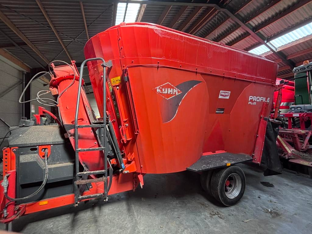 Voedermengwagen met strooiblazer, Articles professionnels, Agriculture | Outils, Enlèvement