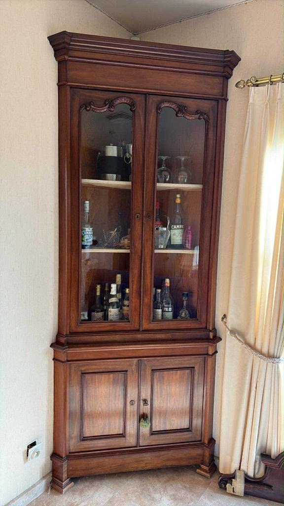 Vitrine d’angle ancienne en bois massif– fronton sculpté, Antiek en Kunst, Antiek | Meubels | Kasten, Ophalen