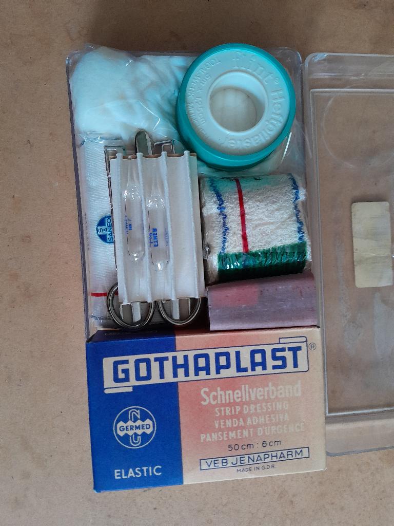 Trousse de secours pour voiture ou autres., Enlèvement, Neuf