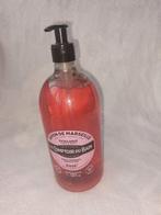 Het aanrecht voor in het bad