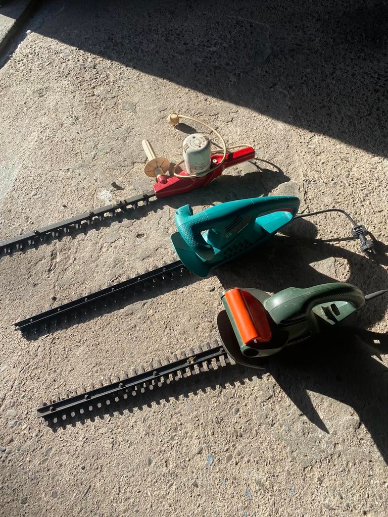 Taille-haies électrique fonctionnement ok PRIX POUR LE LOT b, Enlèvement, Comme neuf, Électrique