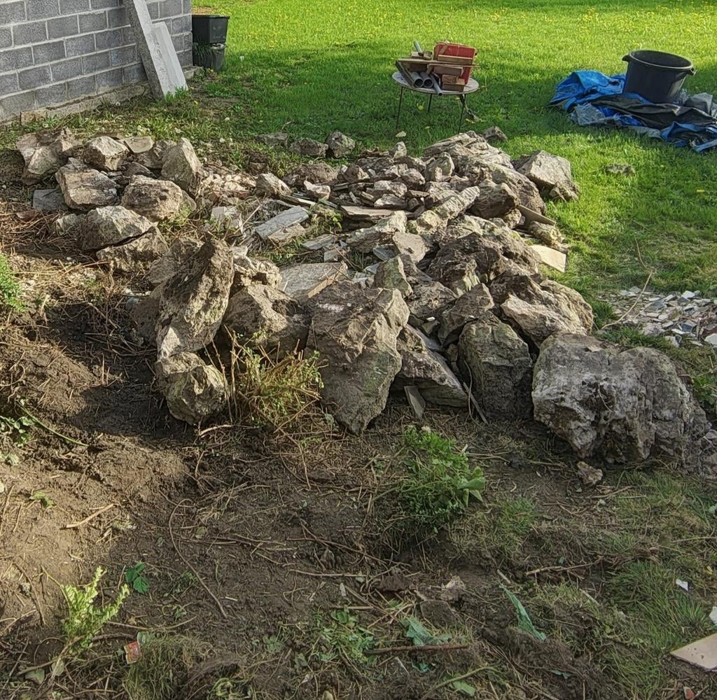 Lot de pierres à donner, Enlèvement