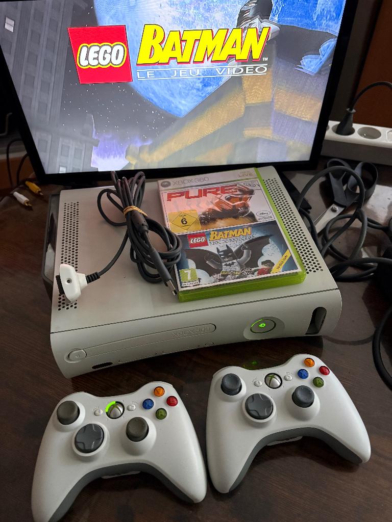 xbox 360  2 manettes sans fil   2 jeux, Consoles de jeu & Jeux vidéo, Enlèvement ou Envoi, Comme neuf, Avec 2 manettes, Avec jeux